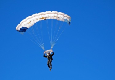 江苏体彩|梁王组合先赢后输遭翻盘，马来西亚公开赛32强遗憾出局