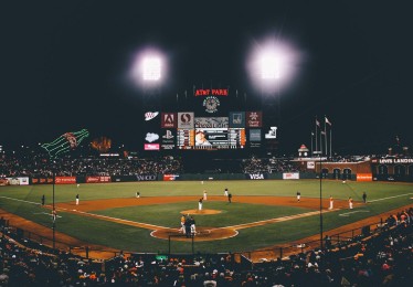 【江苏体彩网】快船拒绝奇才24分逆转豪取四连胜 莱昂纳德狂砍33分哈登贡献22分8助攻萨尔遭驱逐