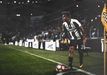 江苏体彩网|西甲积分榜震撼更新，赫罗纳逆袭登顶，黑马四连胜惊艳，西班牙人与马竞双双告捷