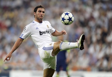 【江苏体彩】突发，经纪人牵线，国米中卫德弗赖被推荐至小因扎吉麾下的利雅得新月