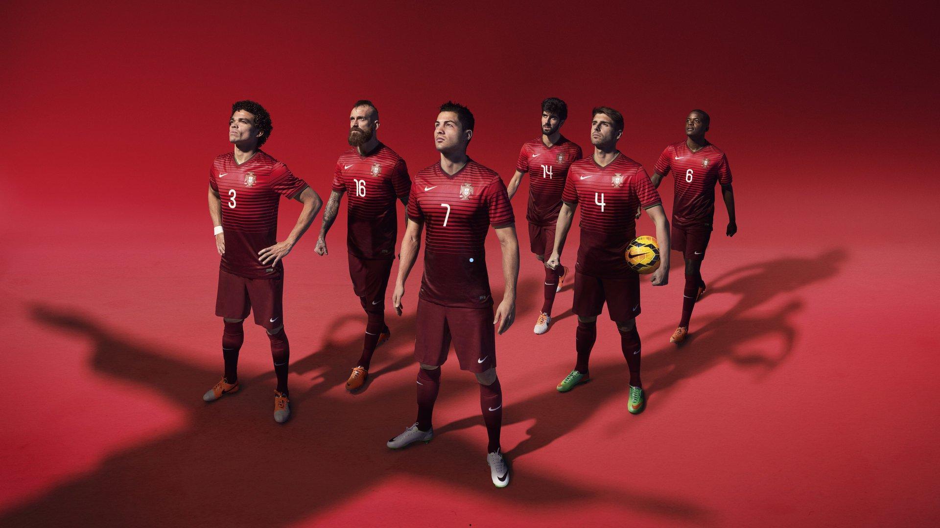 绿茵场上的永恒誓言,球迷因罗伊斯球技颜值倾心,更因忠诚坚守成就最长情传奇